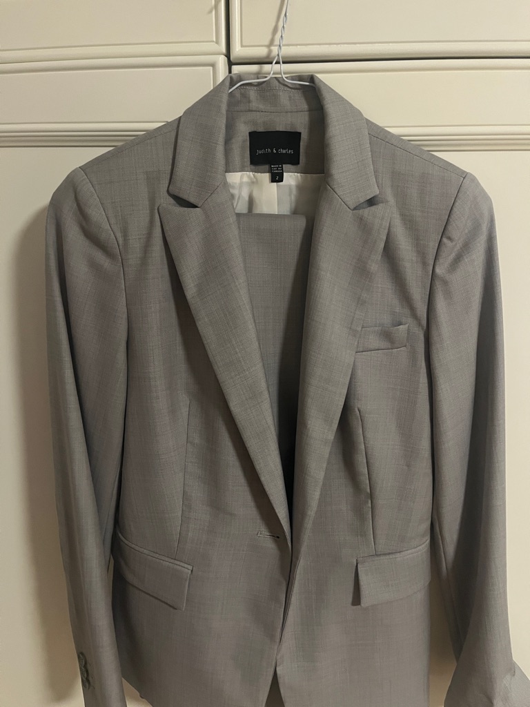 Tahari Asl Women's Light Gray Tailored Blazer (2) And Matching Pants (6)